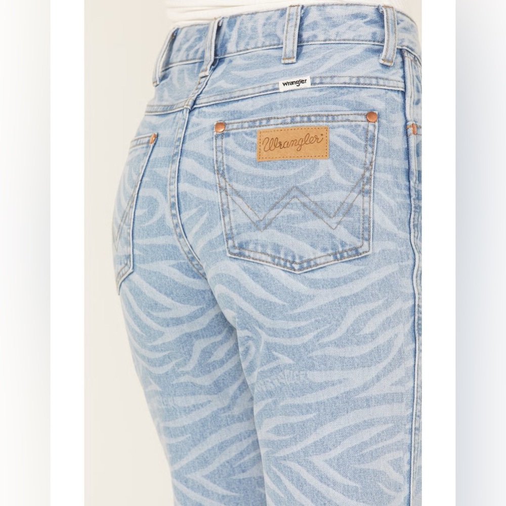 NWT Wrangler Meow Laser Tiger Women’s Wanderer High Rise Flare Jeans - Picture 10 of 10